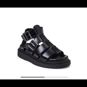 No Boundaries Women's Fisherman Lug Bottom Sandal, Wide Width Size 9